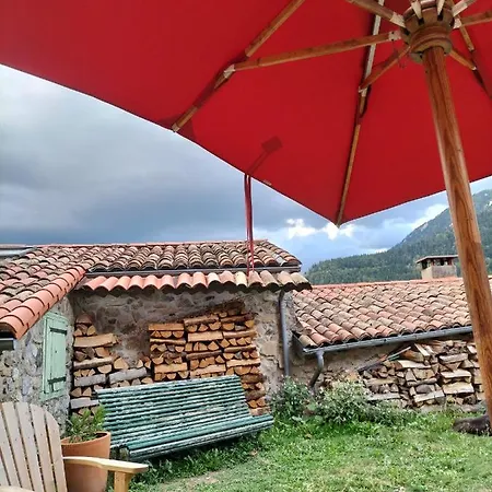 La Maison Sous Le Chateau לינה וארוחת בוקר