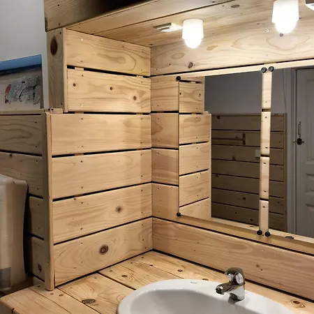 לינה וארוחת בוקר La Maison Sous Le Chateau Montségur