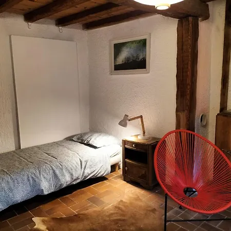 לינה וארוחת בוקר La Maison Sous Le Chateau