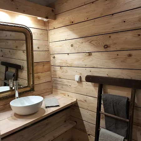 לינה וארוחת בוקר La Maison Sous Le Chateau