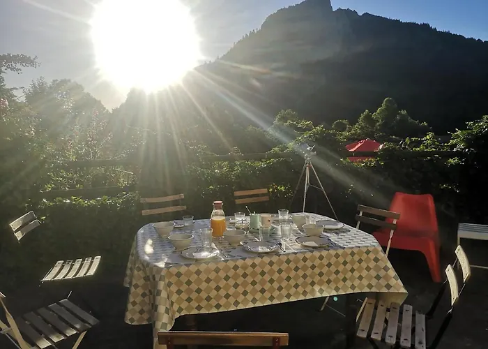 La Maison Sous Le Chateau Bed & Breakfast