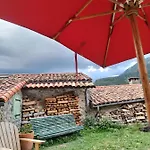 La Maison Sous Le Chateau Bed and Breakfast