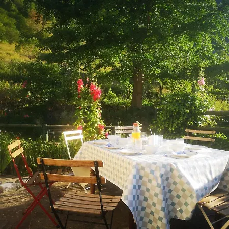 La Maison Sous Le Chateau Bed & Breakfast 3*