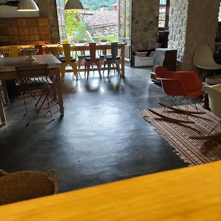 La Maison Sous Le Chateau ベッド・アンド・ブレックファスト
