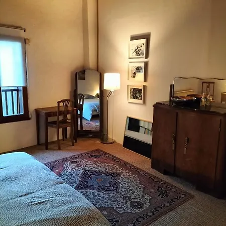 La Maison Sous Le Chateau Bed & Breakfast *