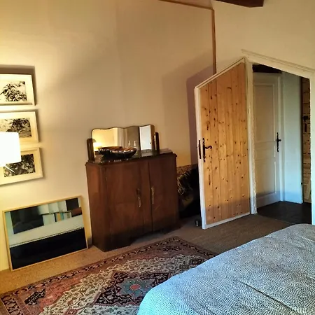 La Maison Sous Le Chateau Bed & Breakfast